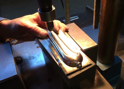 Die Produktion eines Dresdner Stollenmessers Die Produktion eines Dresdner Stollenmessers